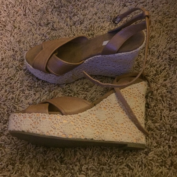 Tan and cream lace wedges