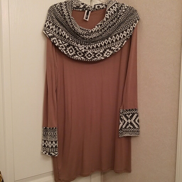NWOT tunic w/Aztec cowl or off shoulder neckline