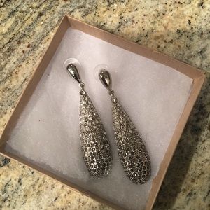 Cache' hanging earrings