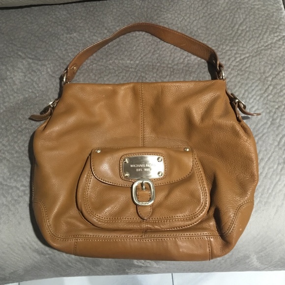 Michael Kors shoulder purse in Camel