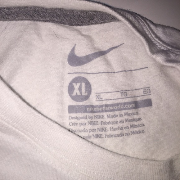 2 Nike shirts - Picture 3 of 3