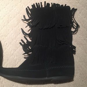 black Minnetonka boots