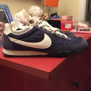 Vintage Lightweight Nike Athletic Shoes