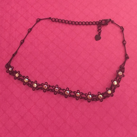 Fun, flirty flower choker necklace
