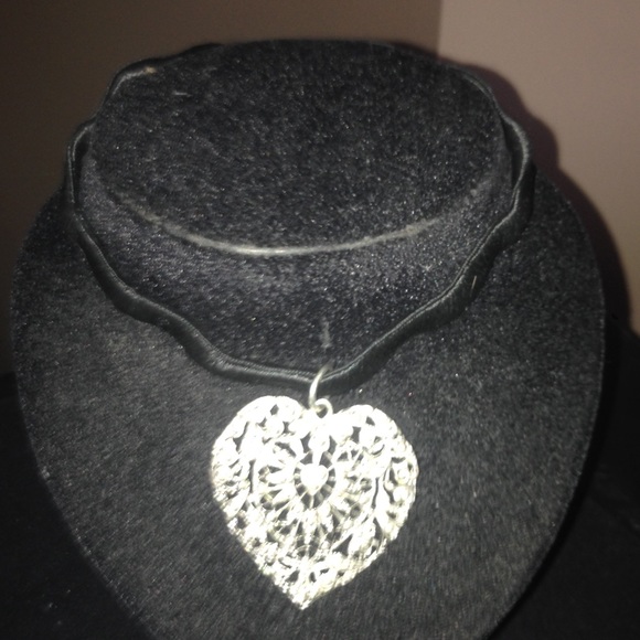 Silver filigree heart on velvet choker