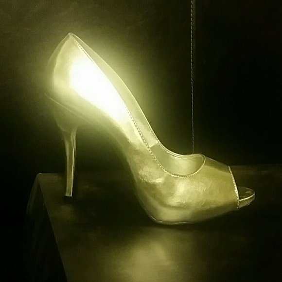 Shoes - Picture 2 of 3