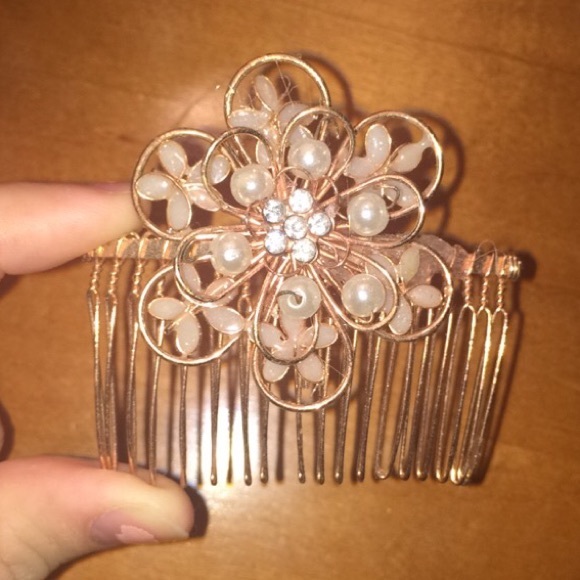 Gold and pearl hair clip