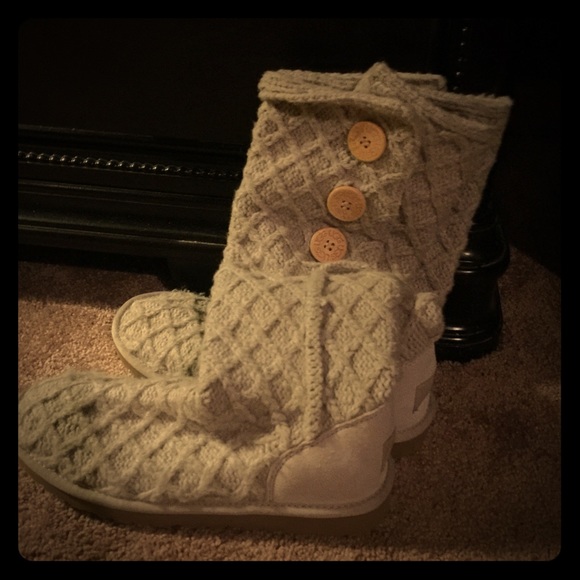 UGG boots size 9 slightly wore