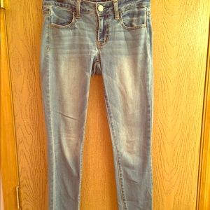 Light Wash American Eagle Jeggings
