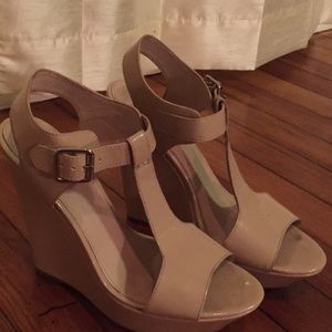 Steve Madden patten leather wedges
