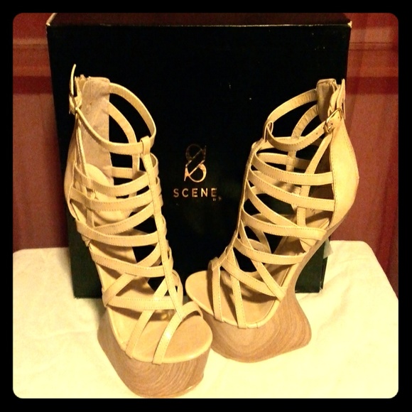 Heeless sandals