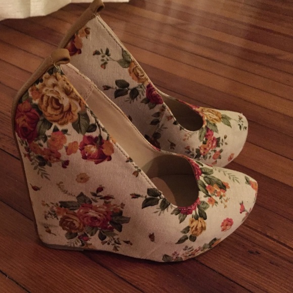 Floral wedges