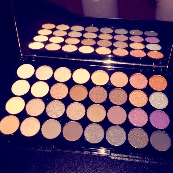 HOST PICK!!💃🏽💕✔️Affirmation palette