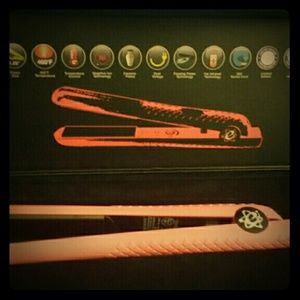 Limited edition 1.25" flat iron