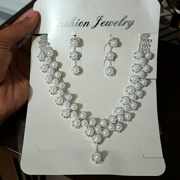 Gorgeous necklace set!