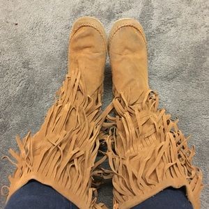 Fringe moccasin boots
