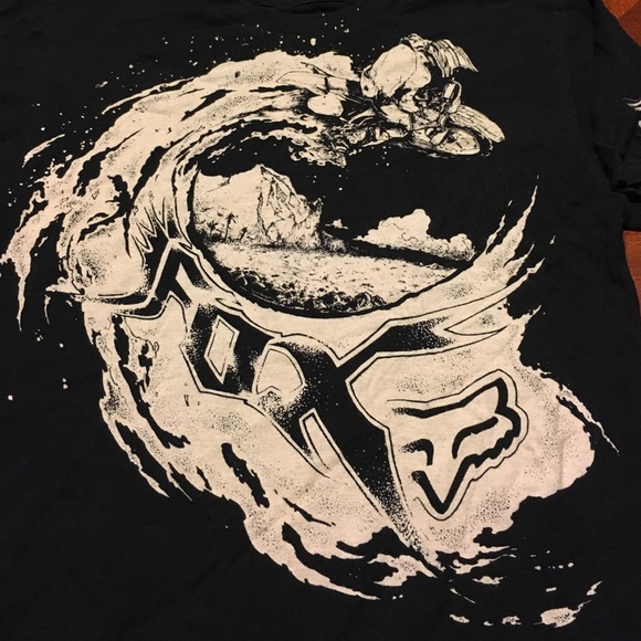 Fox- Men's size small black Tshirt ⭐️
