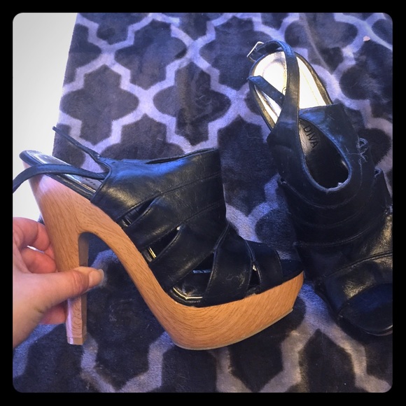 Practically new black platform pumps