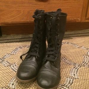 Combat style boots