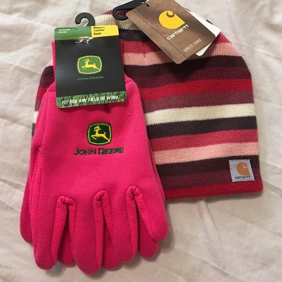 Super cute gloves and beanie..