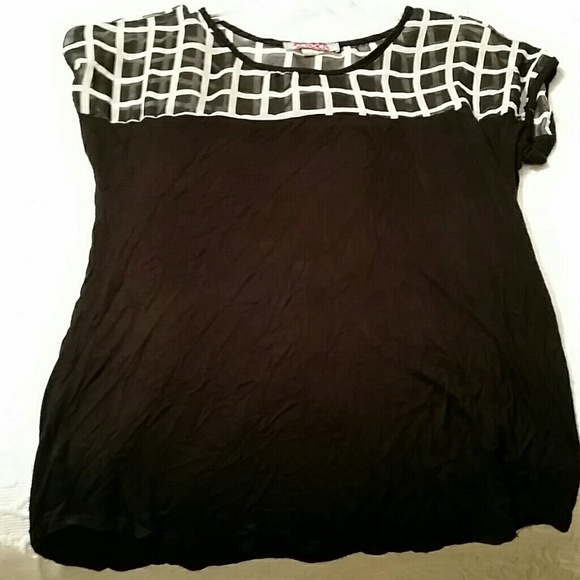 ⓂCarol Rose- short sleeved shirt w/sheer