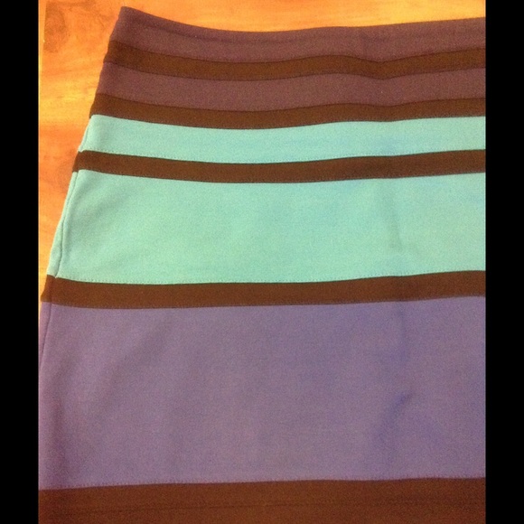 Blue and black color block skirt - Picture 2 of 3