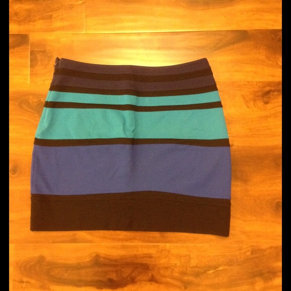 Blue and black color block skirt - Picture 3 of 3