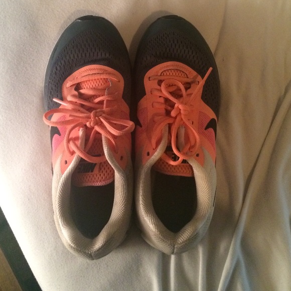 Nike tennis shoes size 8