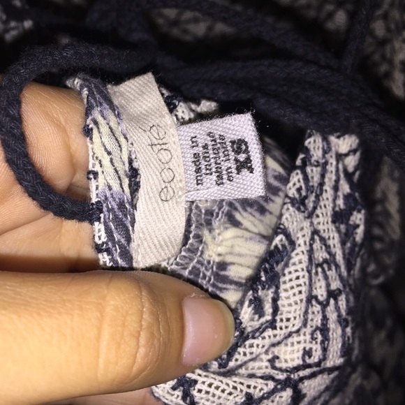 Patterned High Neck Top - Picture 3 of 3