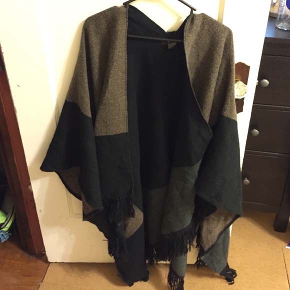 Warm poncho from Australia - Picture 1 of 2