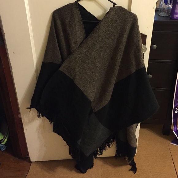 Warm poncho from Australia - Picture 2 of 2