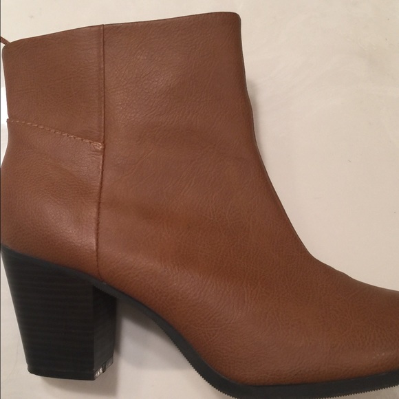 Camel booties