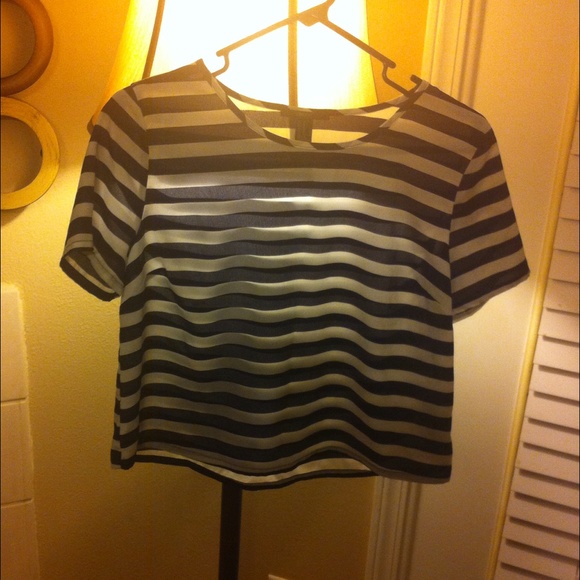 💫Cute navy blue & white striped crop top