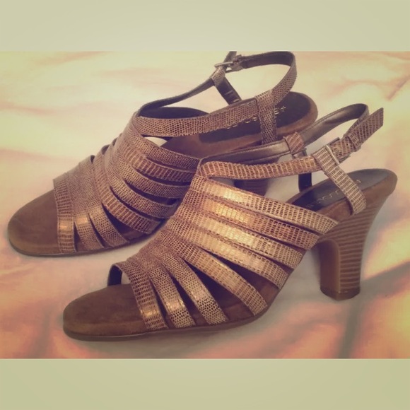 Comfortable heel gold strap sandal