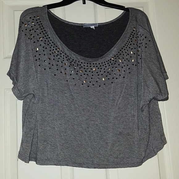 Wide crop top.