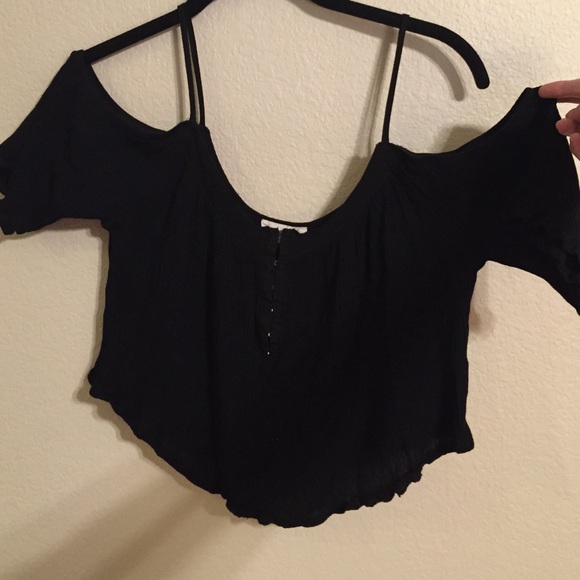 black, slit sleeved crop top