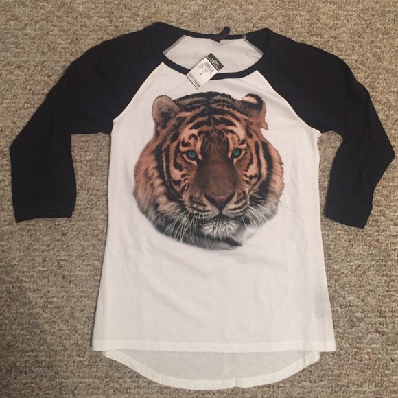 🚫SOLD🚫 Cute Tiger Shirt