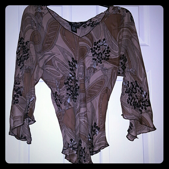 Flowy stylish shirt.