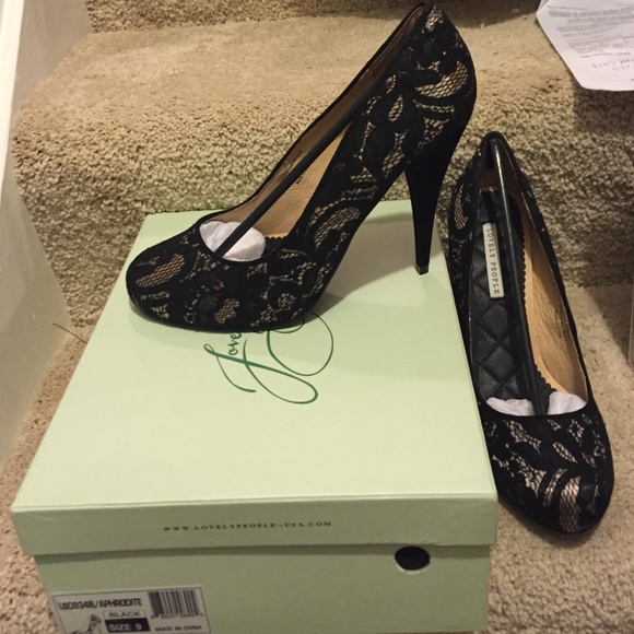Lovely people Aphrodite lace pumps size 9