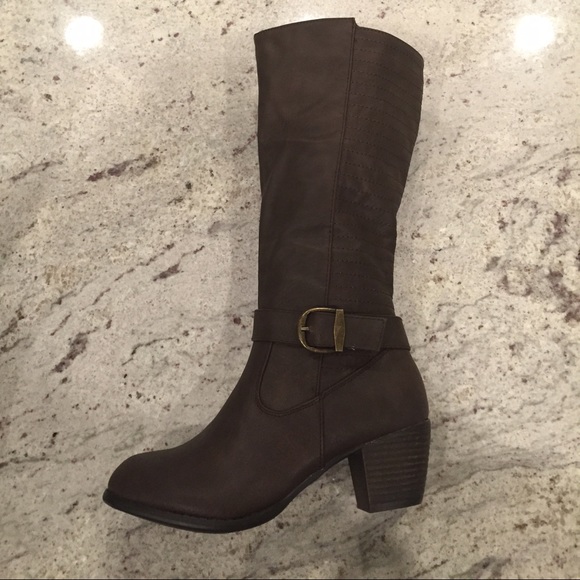 Calf length heeled boots