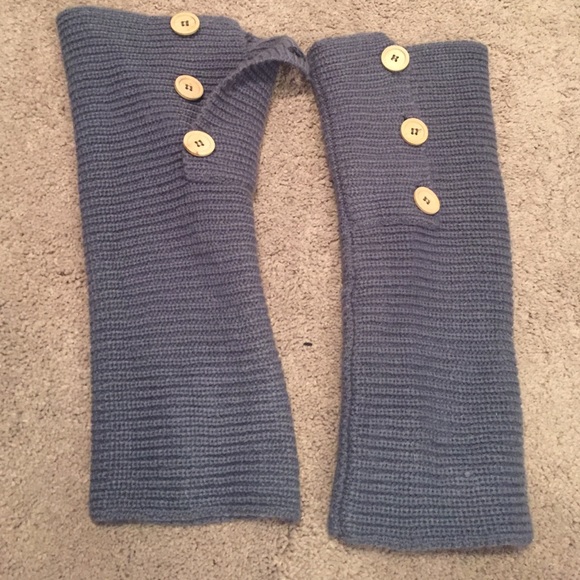 Grey with tan button leg warmers!