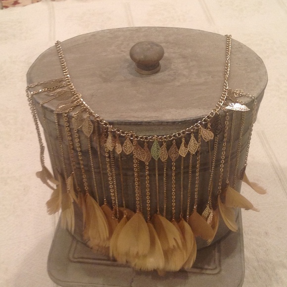 NECKLESS AND EAR RINGS - Picture 2 of 3