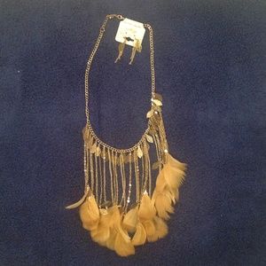 NECKLESS AND EAR RINGS