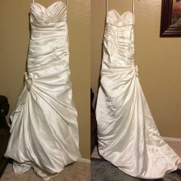 Mermaid Wedding Dress with Bow Detail - Picture 2 of 4