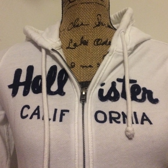 🎀Sold in bundle🎀White Hollister Hoodie - Picture 2 of 3