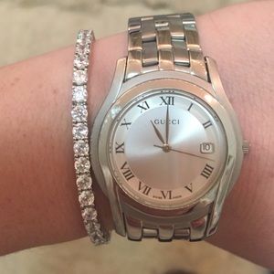 Authentic perfect condition GUCCI watch LOWERED