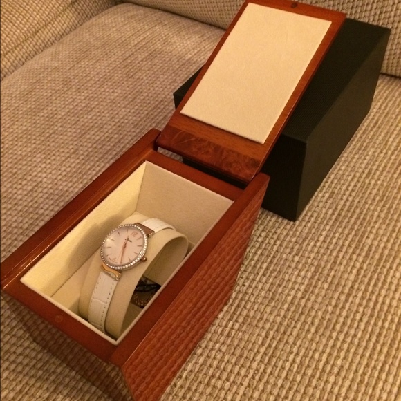 Blair white leather watch w/ Swarovski crystals - Picture 3 of 4