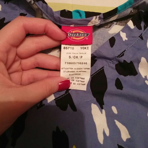 Dickies 🖤Scrub top🖤 - Picture 2 of 3