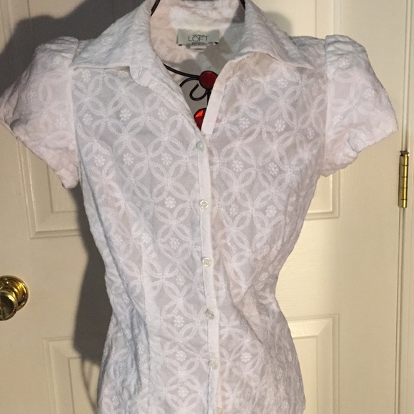 Ann Taylor lace LOFT blouse. Made of 100% cotton.