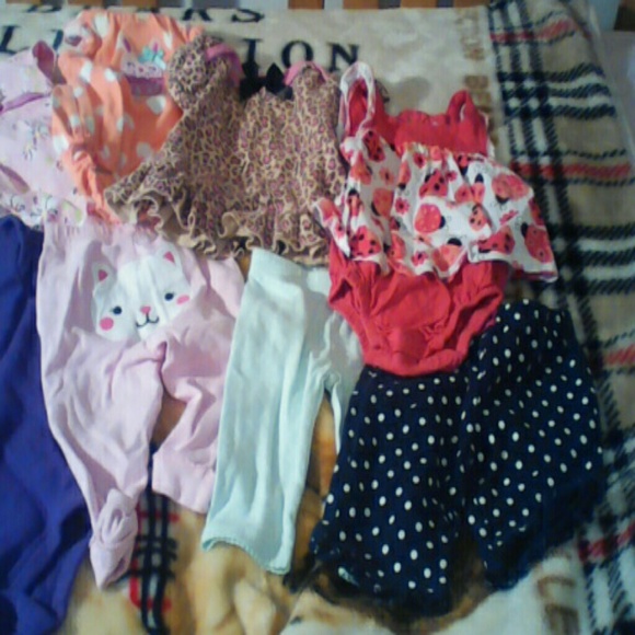 Baby girl clothing (0-3 mo.)